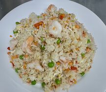 Жареный рис с креветками 
