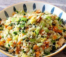Жареный рис с овощами 