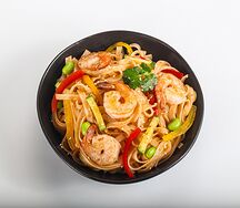 Рисовая лапша с креветками и цукини в кисло-сладком соусе