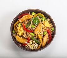 Рис с курицей, яйцом и бобами