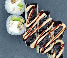 Ролл с мидиями и курицей