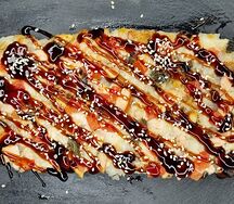 Суши-пицца с курицей и угрем