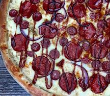 Пицца Мясная Барбекю 32см на белом чесночном соусе