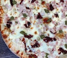 Пицца Песто 32см на белом чесночном соусе