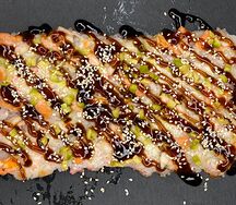 Суши-пицца с креветками и лососем