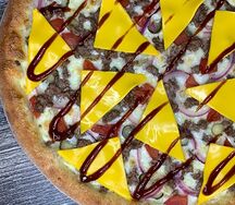 Пицца Бургер 32см на белом чесночном соусе