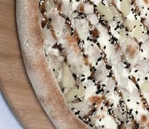 Пицца Терияки 32см на белом чесночном соусе