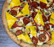 Пицца По-Тоскански 32см на белом чесночном соусе