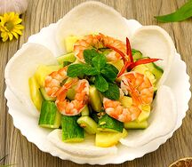 Салат с ананасом и креветками