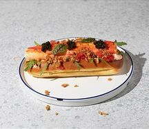Хот-дог с крабом