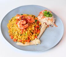 Обжаренный рис с морепродуктами 