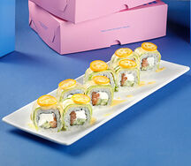 Кумкват с лососем и авокадо