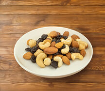 Ассорти из орехов и изюма