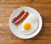 Яичница с сосисками