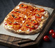 Пицца Пепперони с болгарским перцем и каперсами