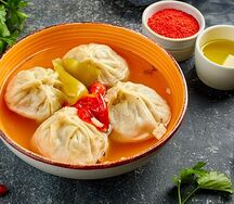 Манты с бульоном