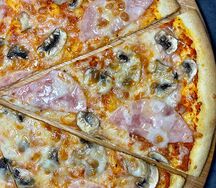 Пицца с ветчиной и грибами