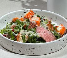 Салат с ростбифом