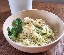 Паста с креветками и соусом песто
