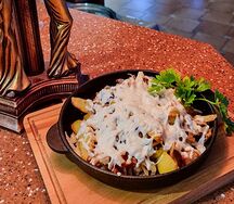 Горячая сковородка с курицей