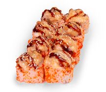 Запеченный ролл с окунем и спайси-соусом