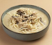 Сливочный рамен с курицей и грибами