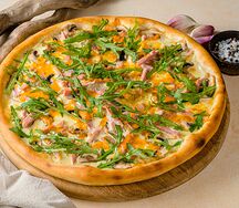 Пицца с ветчиной и грибами