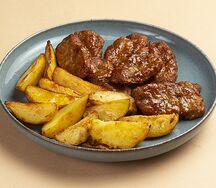 Чевапчичи куриные с картофелем по-деревенски