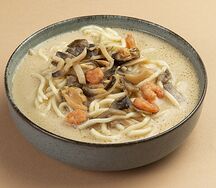 Сливочный рамен с морепродуктами