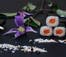 Ролл с лососем