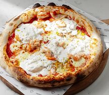 Пицца с креветками и сыром страчателла