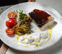 Черная треска с брокколи и страчателлой