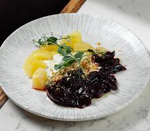 Салат из вяленой свеклы с сыром страчателла