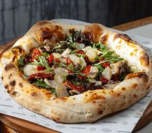 Пицца с утиной грудкой