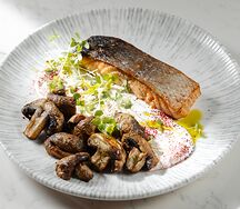 Филе лосося на гриле с шампиньонами