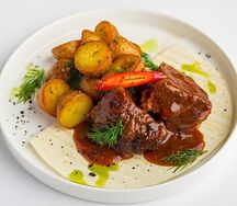 Томленая говядина с мини картофелем