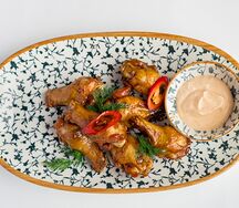 Крылышки куриные в соусе спайси