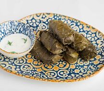 Долма с телятиной и соусом мацони