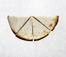 Кесадилья с курицей и халапеньо