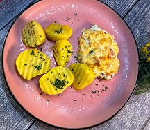 Бифштекс по-татарски с отварным картофелем