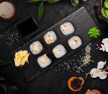 Классические роллы с курицей