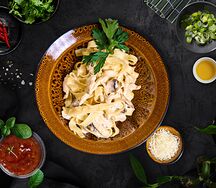 Паста с курицей и грибами