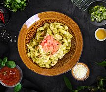 Паста с курицей и песто