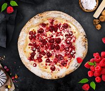 Пицца с малиной и маскарпоне