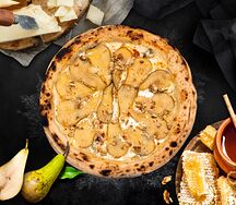 Пицца с грушей и горгонзолой