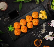 Запеченный ролл с курицей и снежным крабом