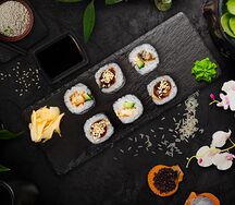 Классические роллы с угрем и огурцом