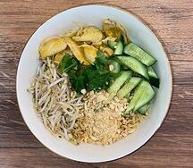 Ми Чон с курицей