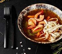 Рамен креветки и лосось