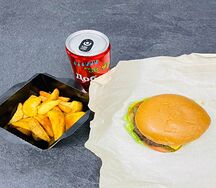 MaзКомбофф с картофелем по-деревенски, колой и бургером с говядиной